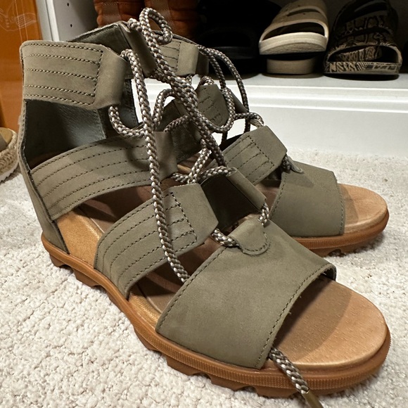 Sorel Wedges 8.5 - Picture 3 of 5